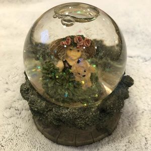 Kim Anderson’s “Forever young” girl Snow globe
